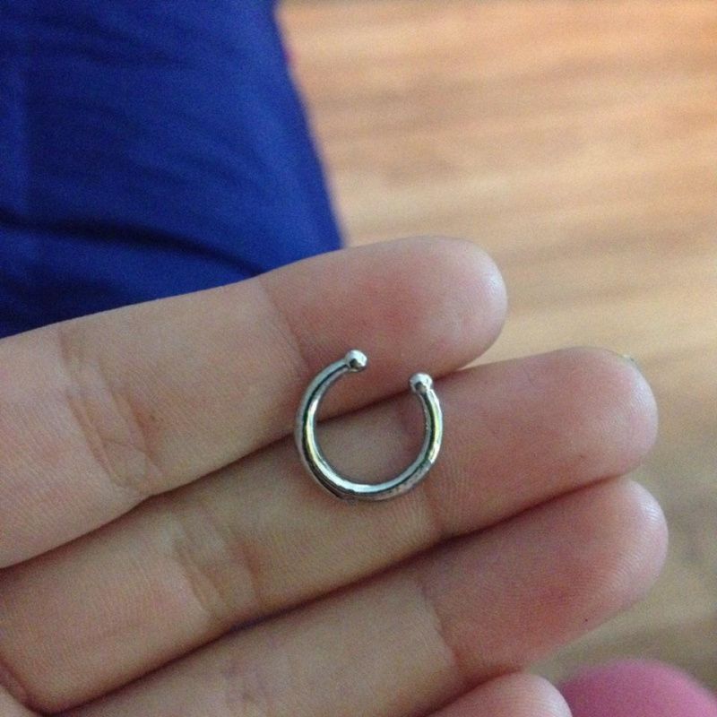 Фото Септум пирсинг-обманка минималистичный серебряный - магазин  "Домик Принцессы"