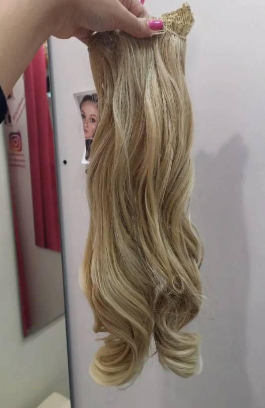 Фото Волосы на заколках локоны биопротеиновые 220г цвет 24ВТО613О мелированный блондин - магазин  "Домик Принцессы"