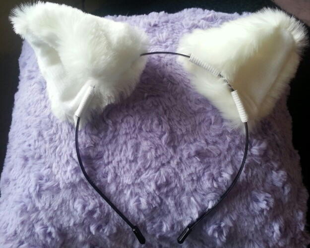 Фото Меховые ушки на ободке белые - магазин  "Домик Принцессы"